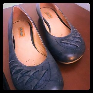 Miz Mooz navy flats